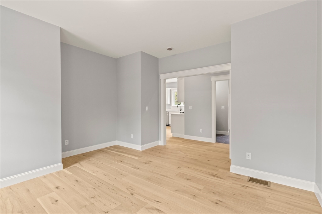 33 Elain Ave