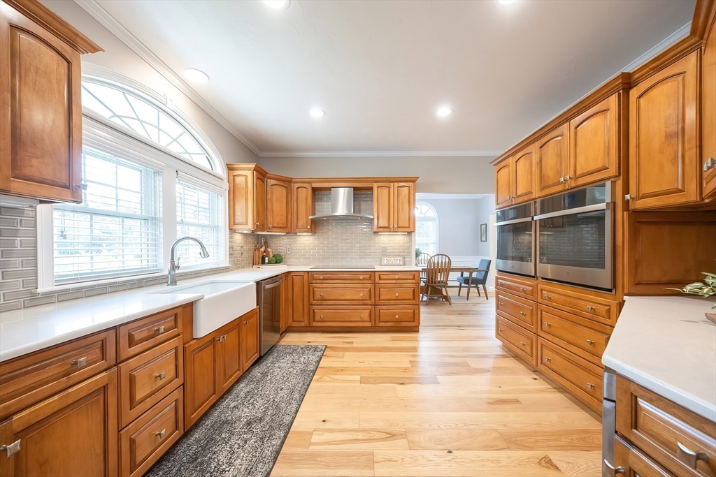 11 Lowe Meadow Ln