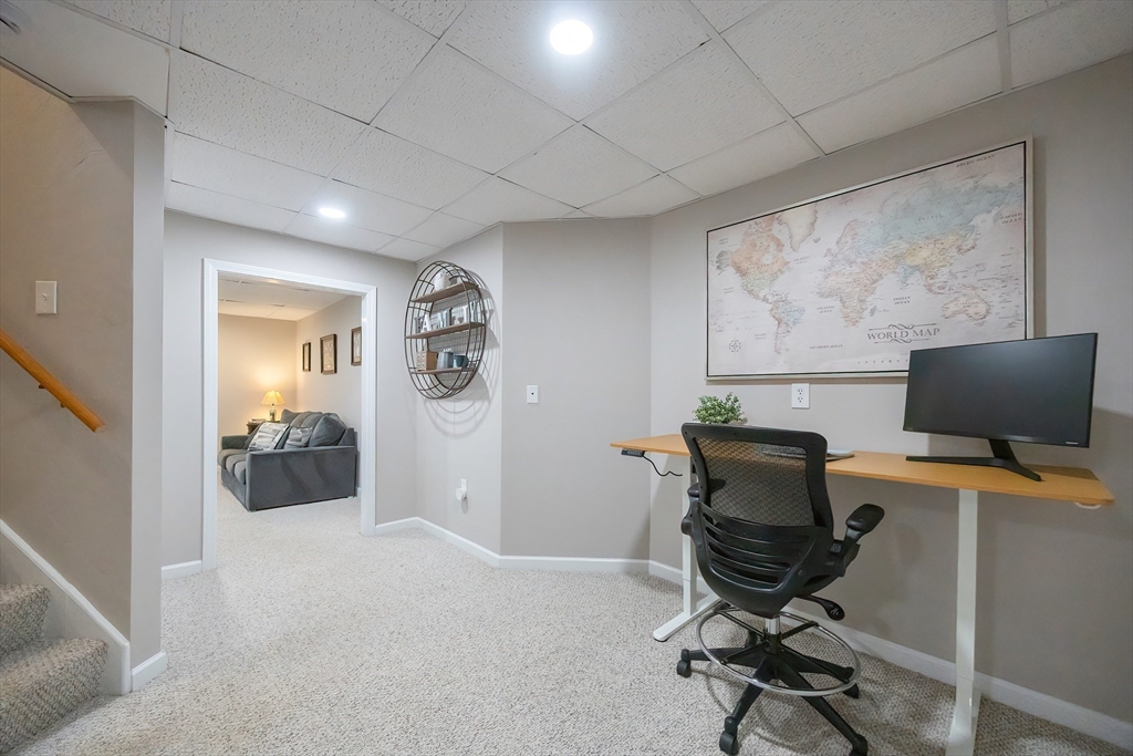 11 Lowe Meadow Ln