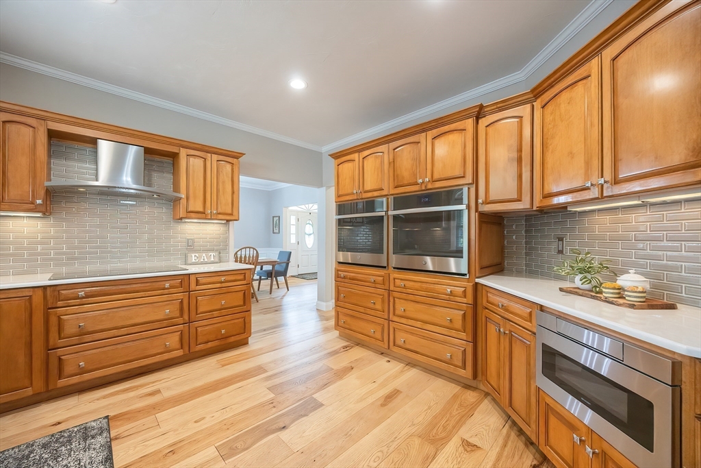 11 Lowe Meadow Ln