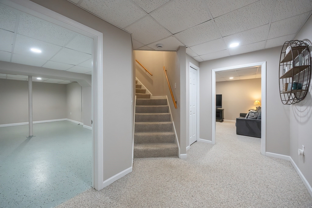 11 Lowe Meadow Ln