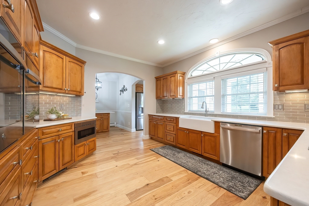 11 Lowe Meadow Ln