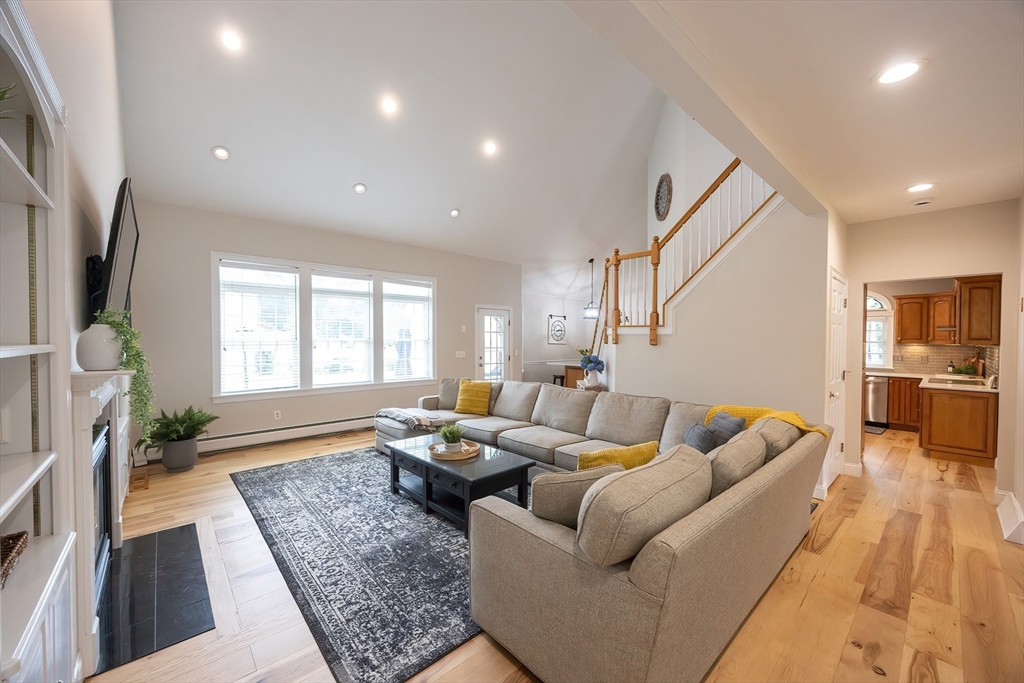 11 Lowe Meadow Ln