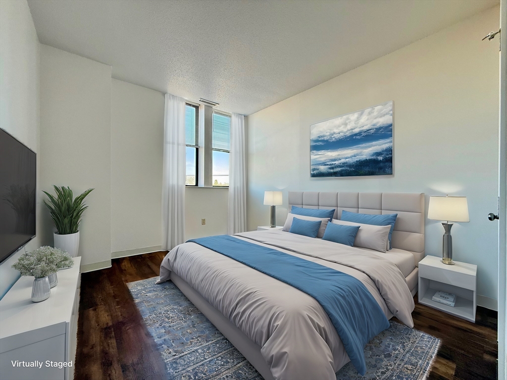 6 S Washington Street # 305