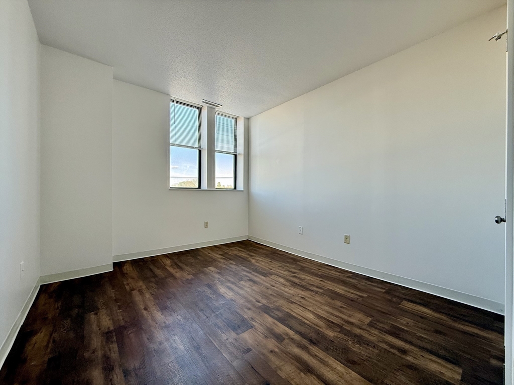 6 S Washington Street # 305