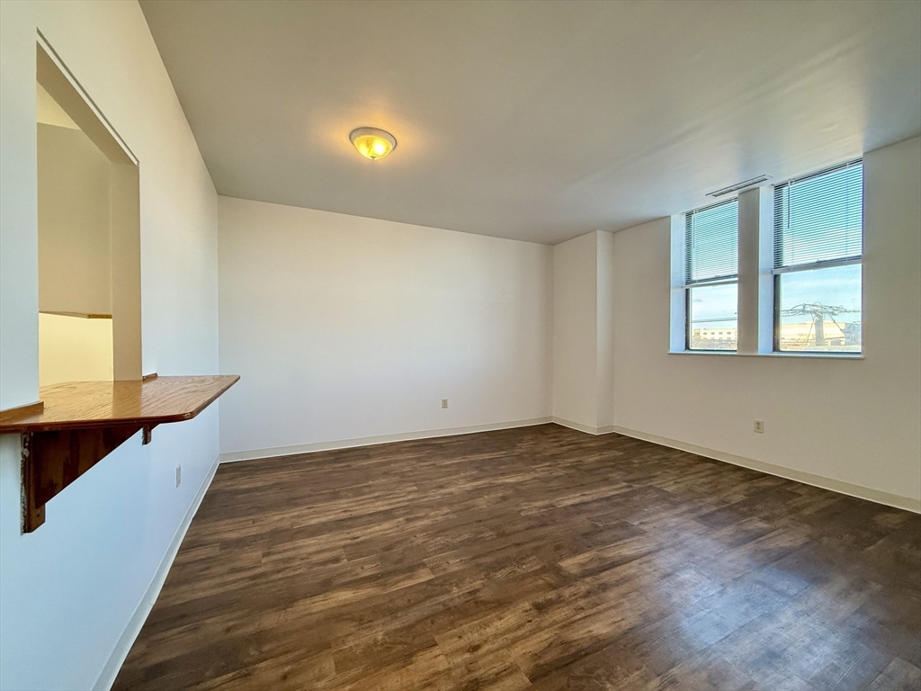 6 S Washington Street # 305
