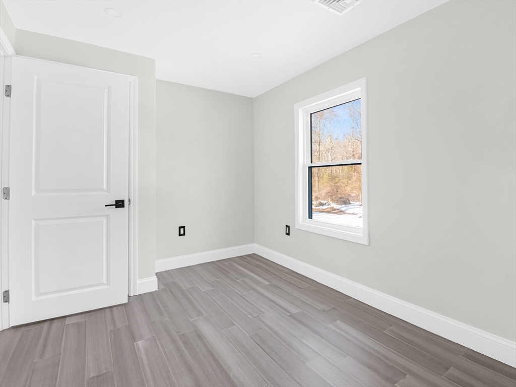 41 Flora Rd