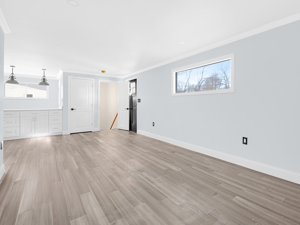 41 Flora Rd