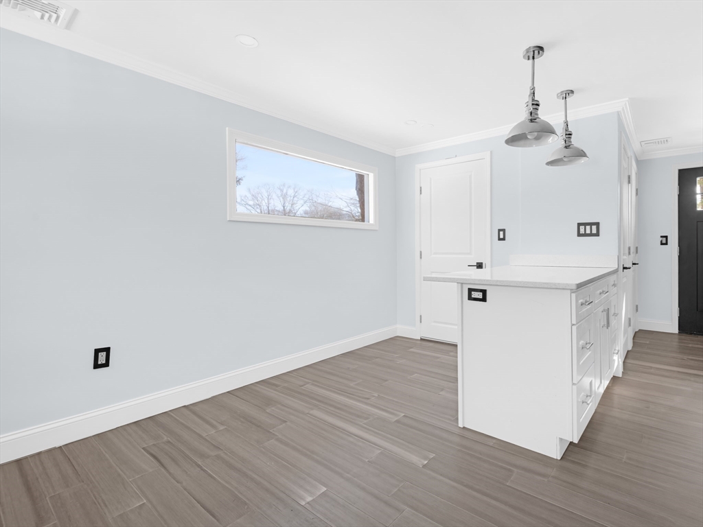 41 Flora Rd
