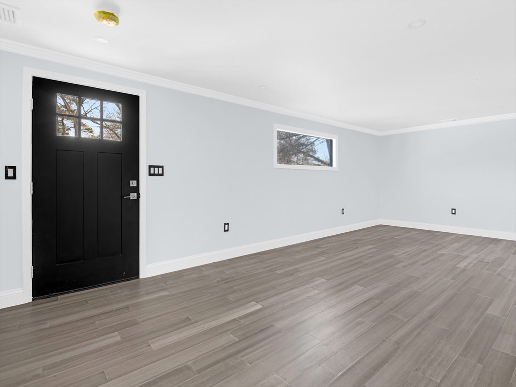 41 Flora Rd