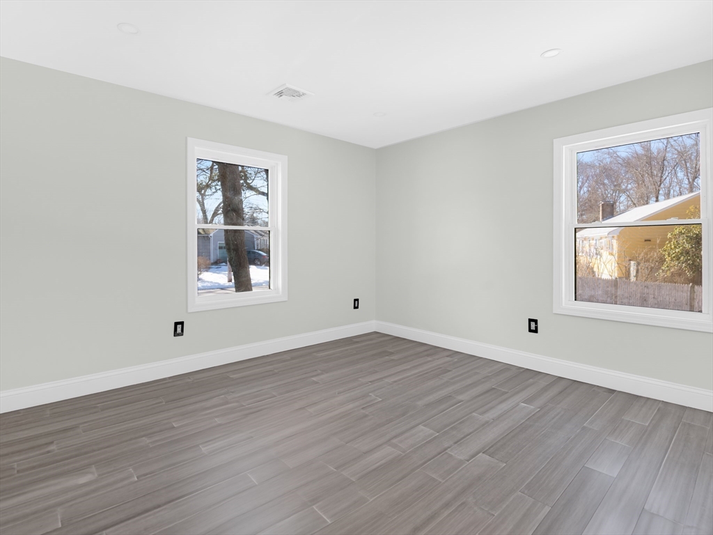 41 Flora Rd