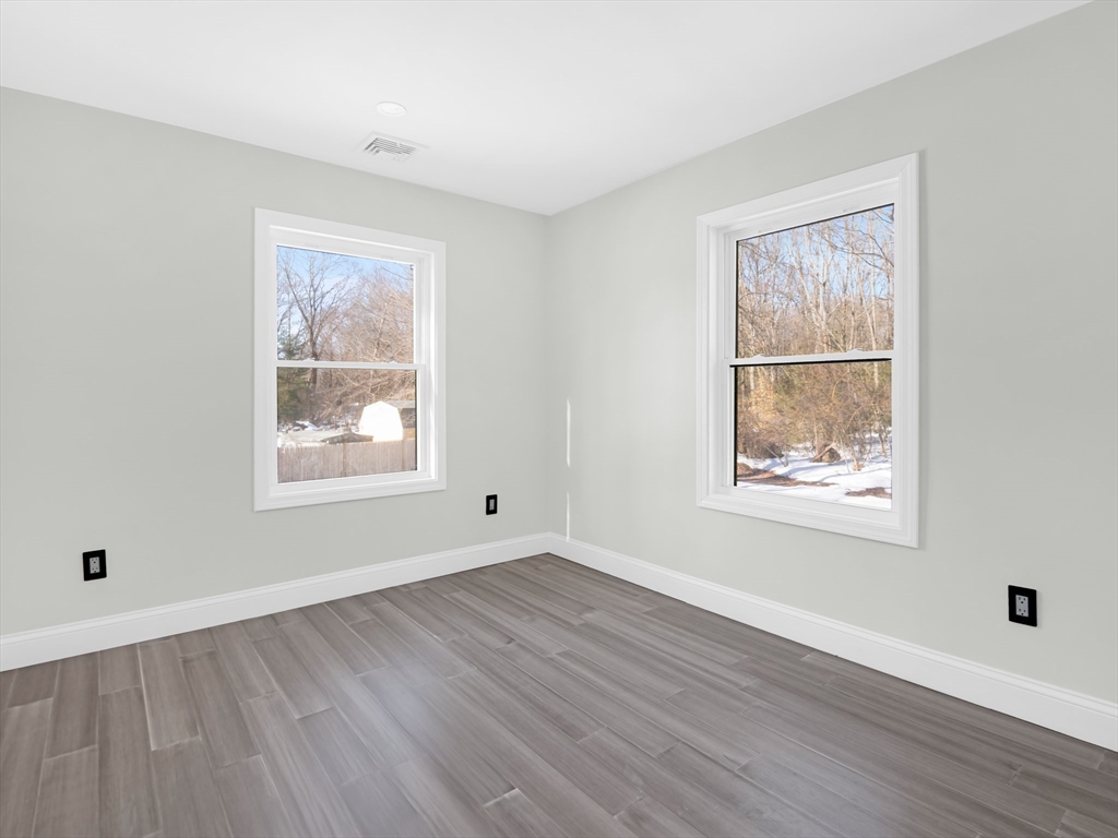 41 Flora Rd