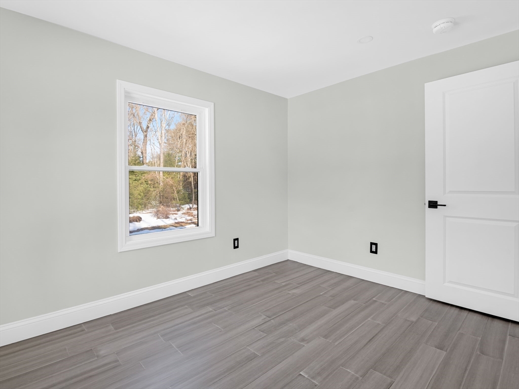 41 Flora Rd