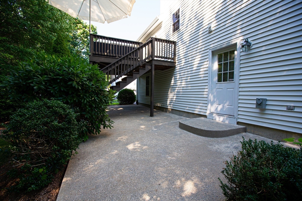 41 Christopher Dr
