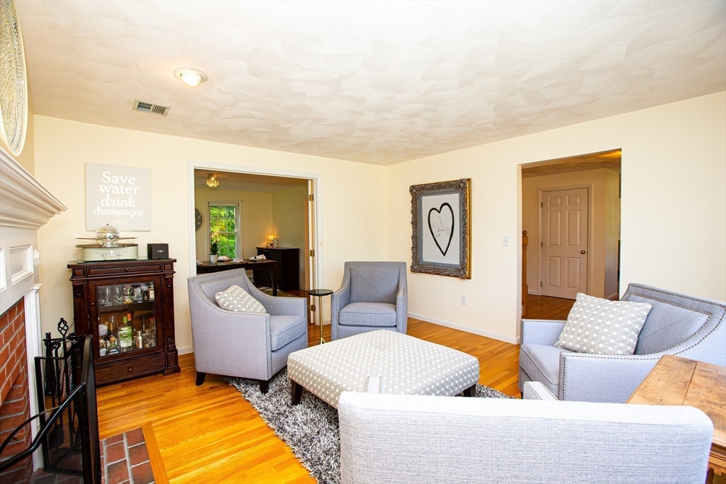 41 Christopher Dr
