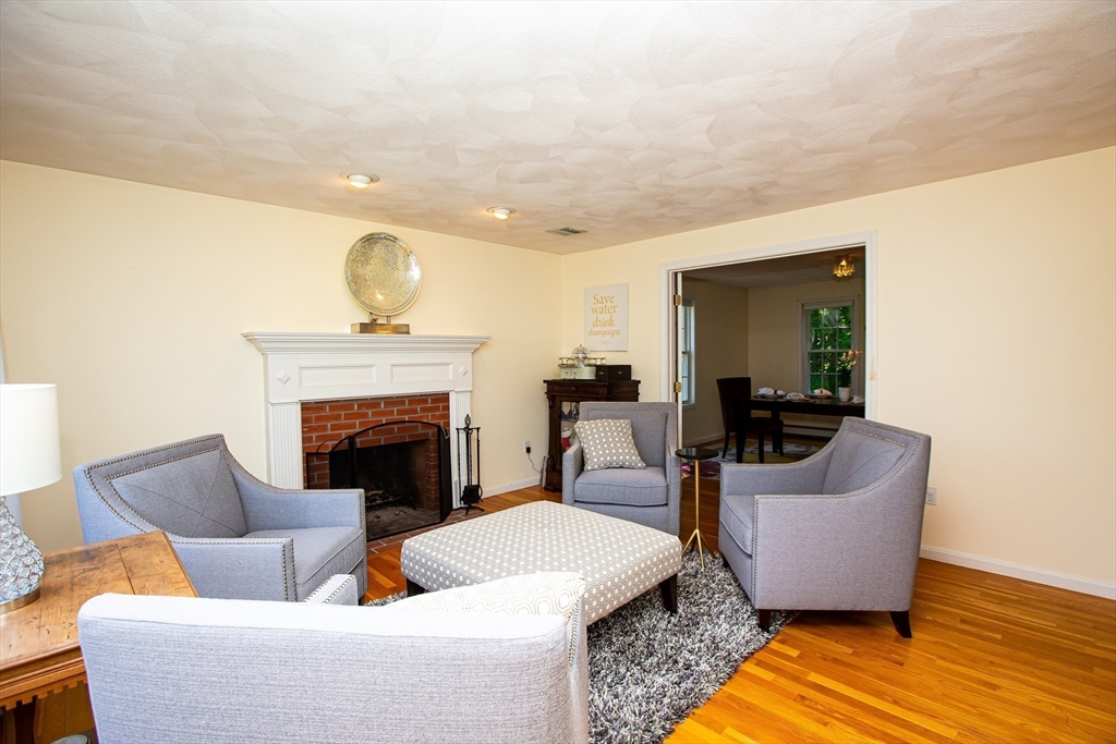 41 Christopher Dr