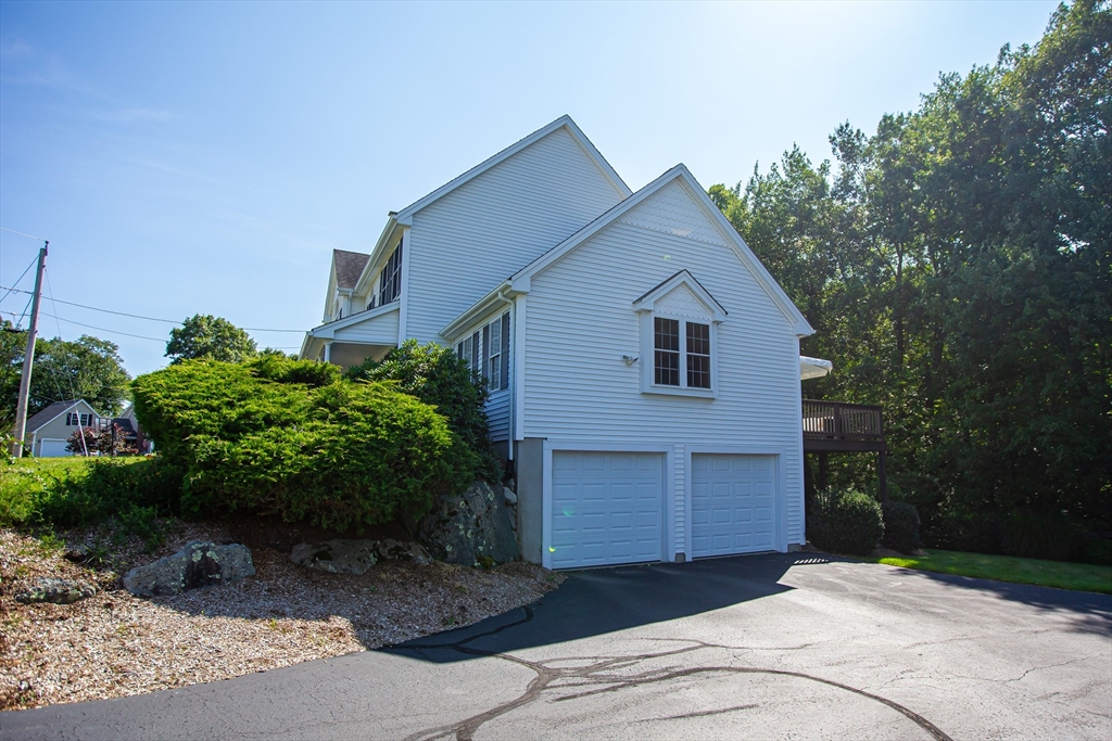 41 Christopher Dr
