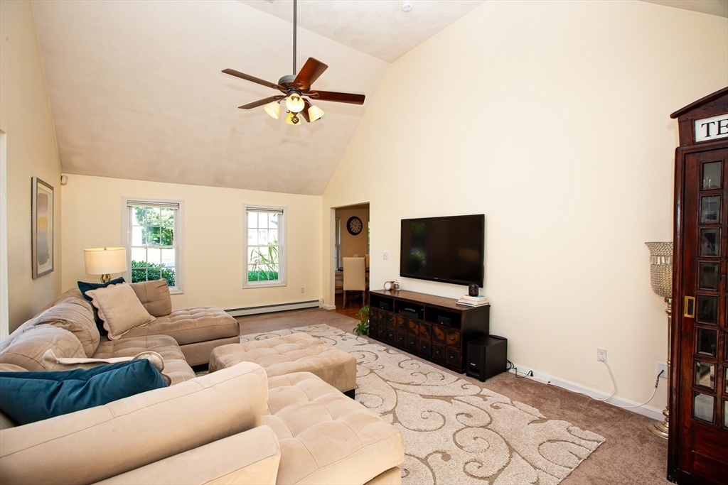 41 Christopher Dr