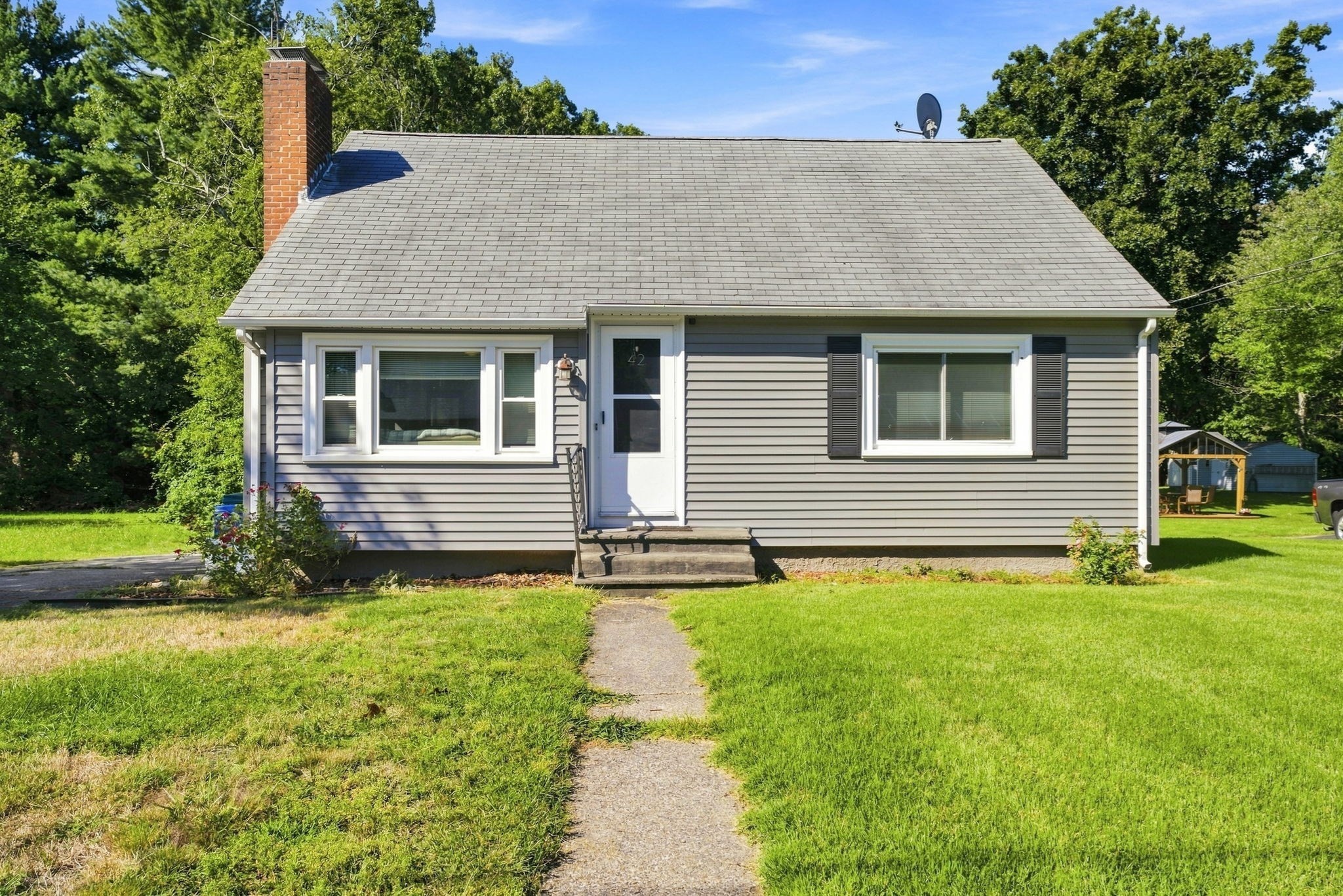 42 7 Mile River Dr