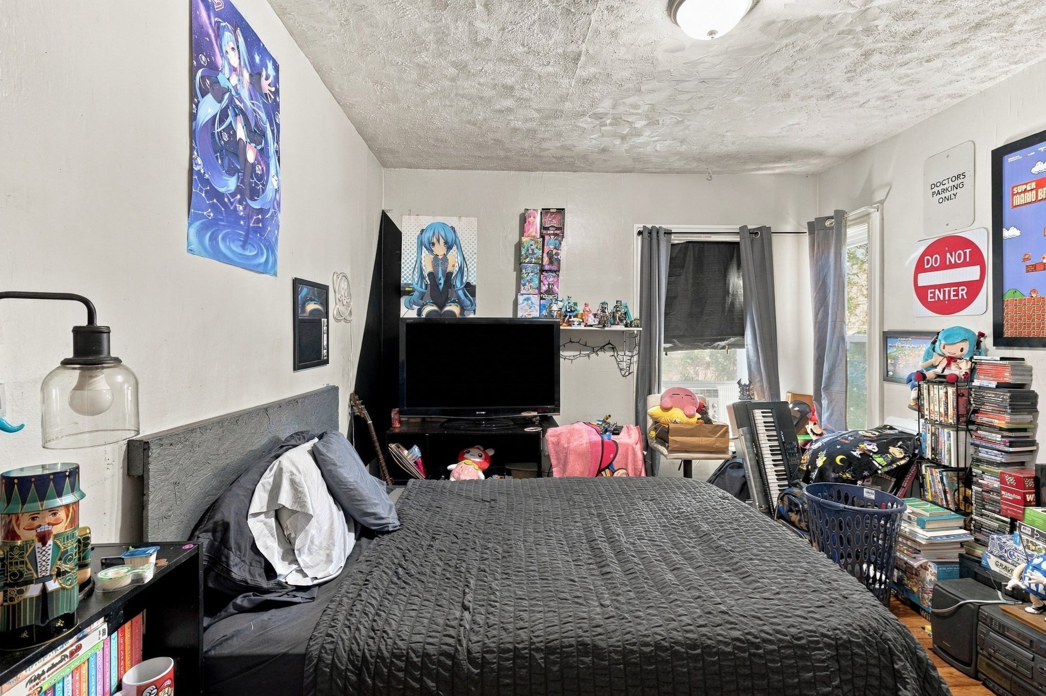 562 Newport Ave