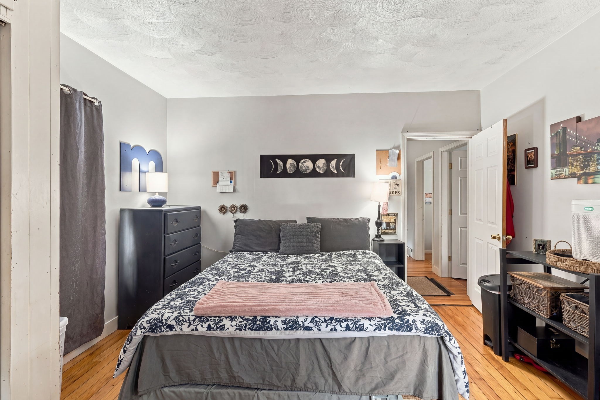 562 Newport Ave