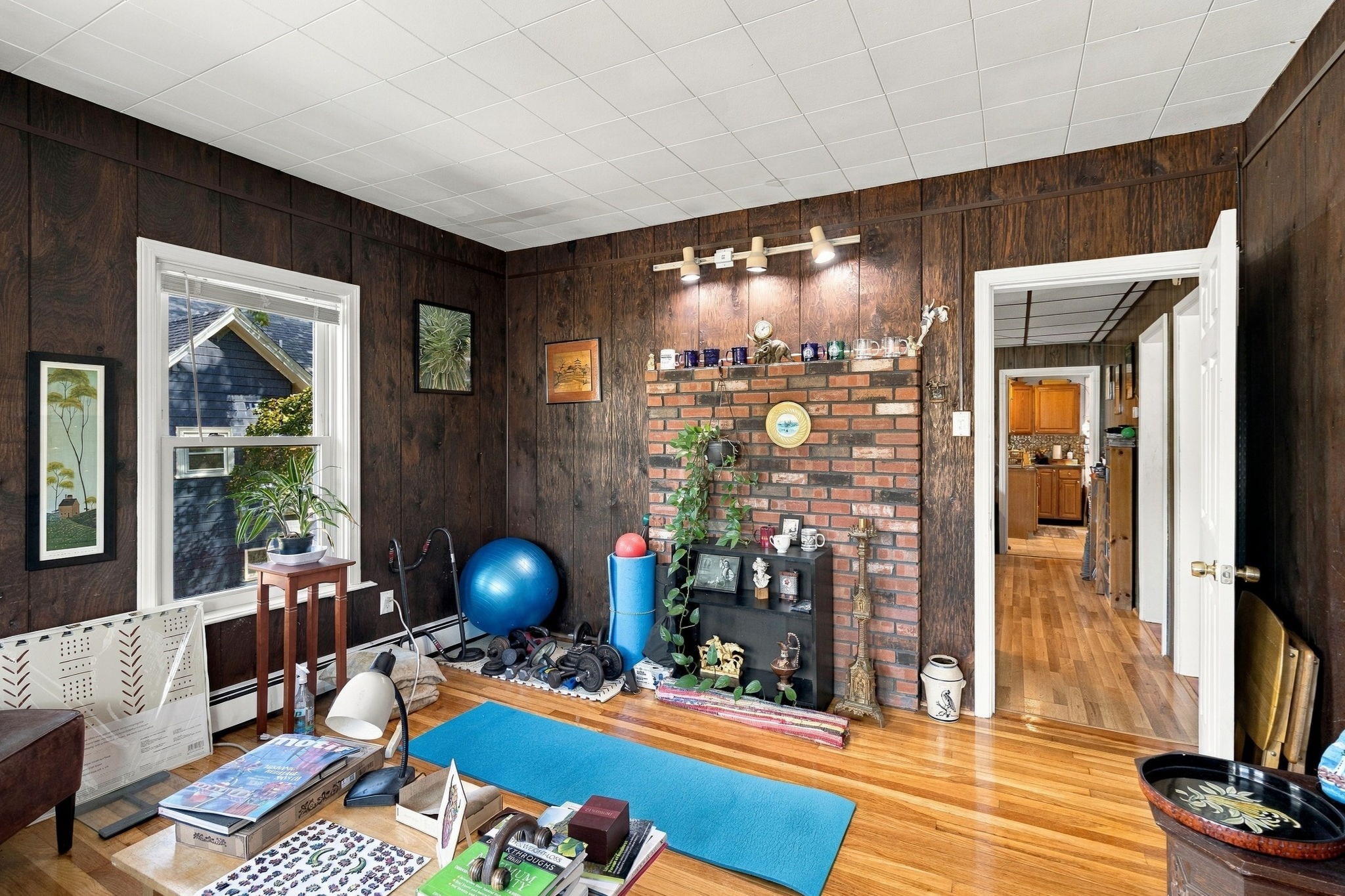 562 Newport Ave