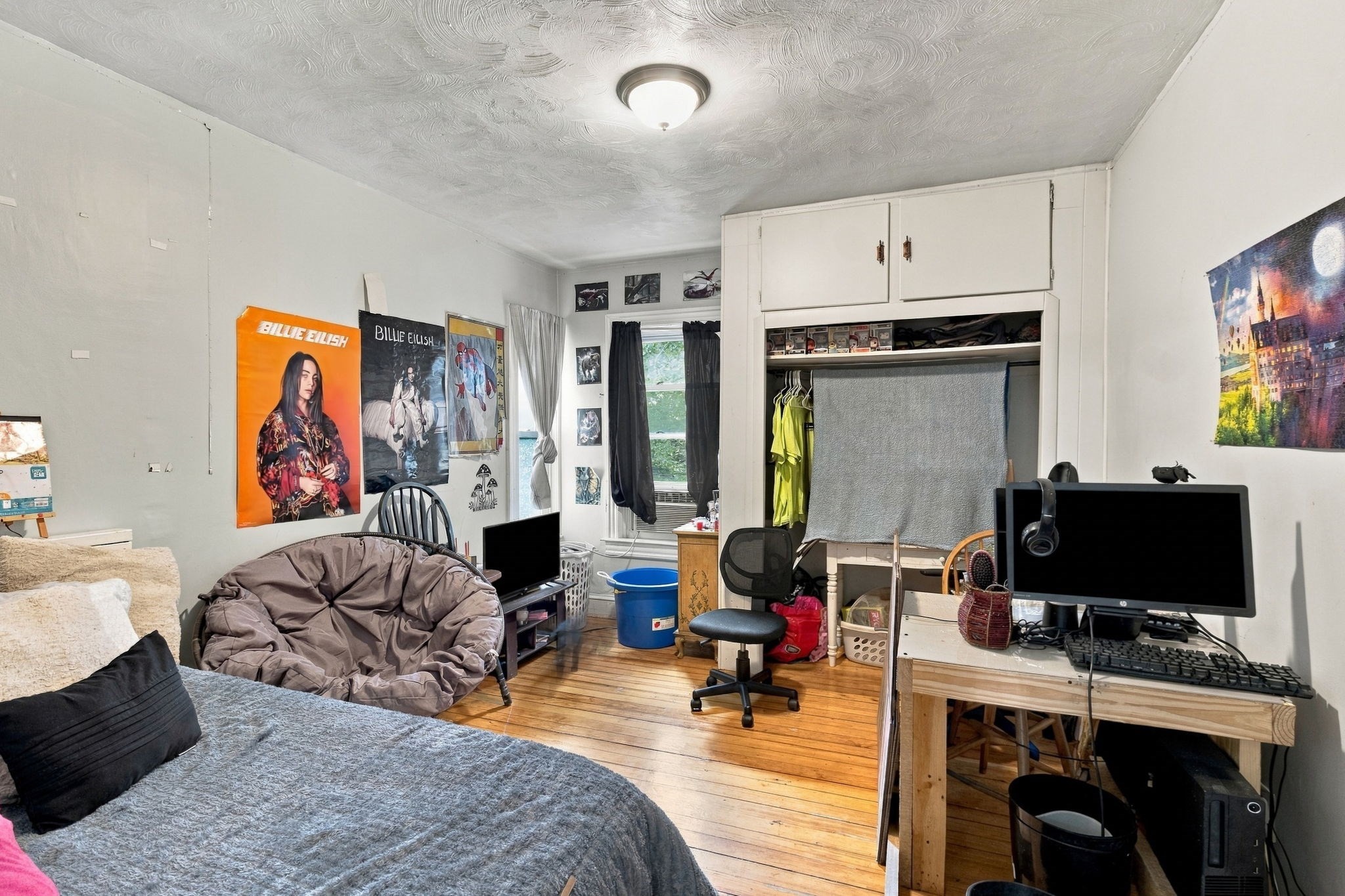 562 Newport Ave