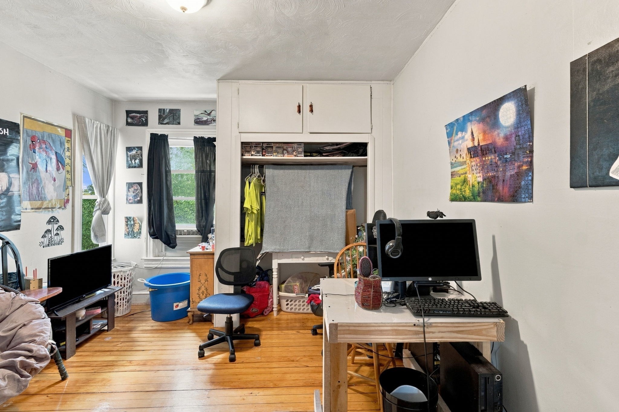 562 Newport Ave