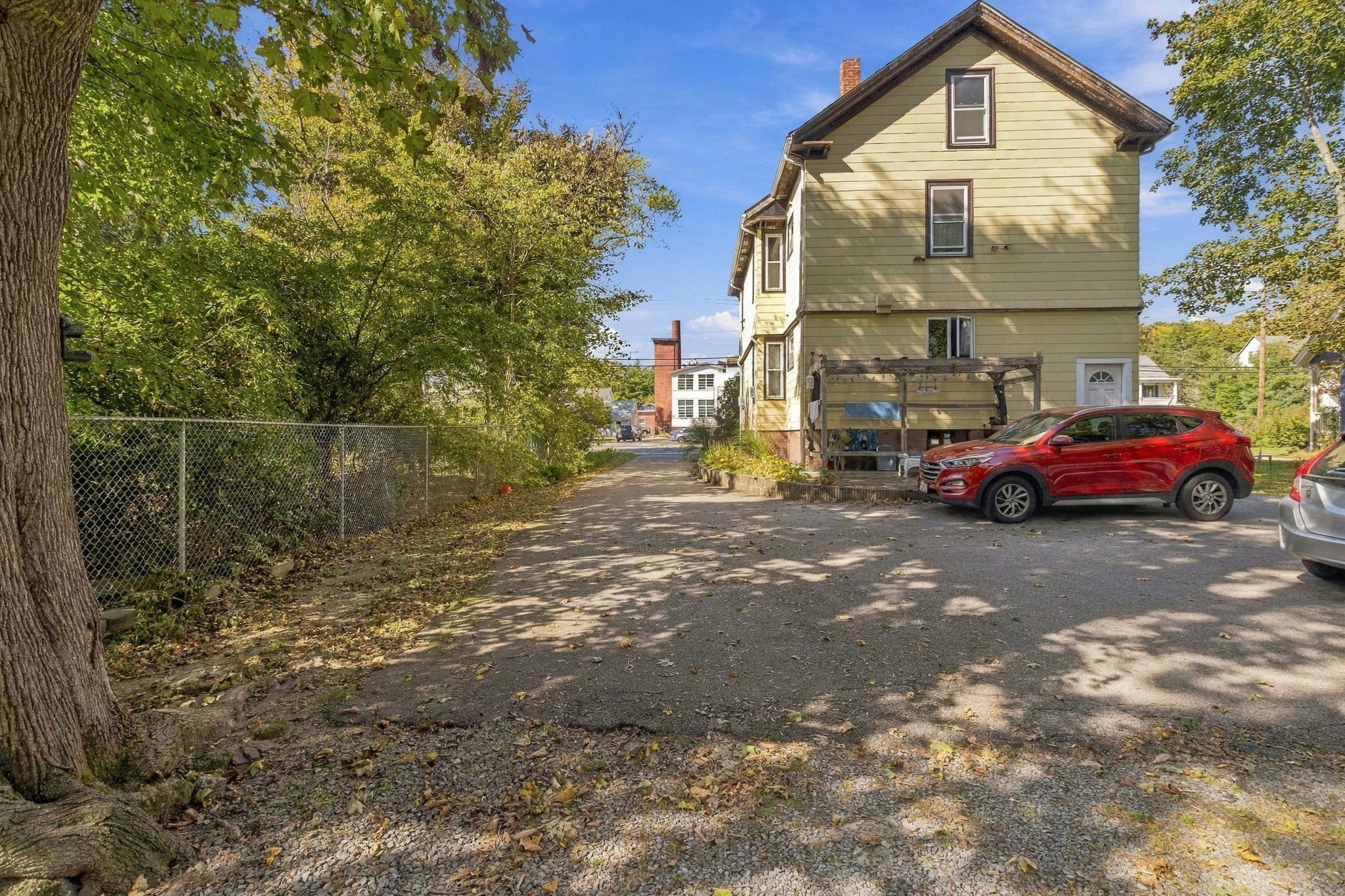 562 Newport Ave