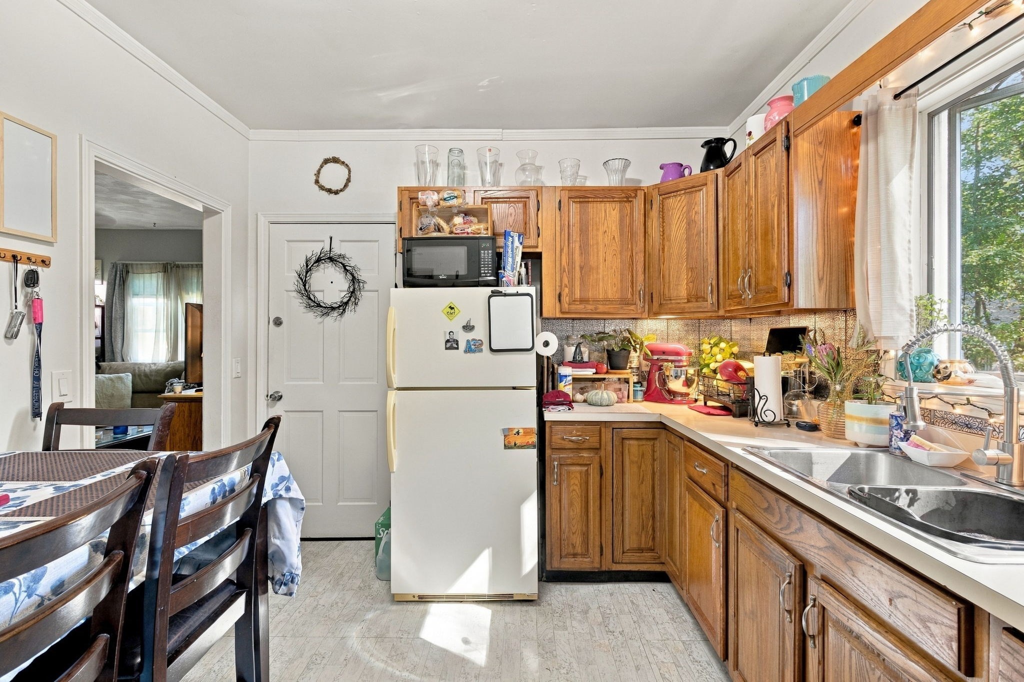 562 Newport Ave