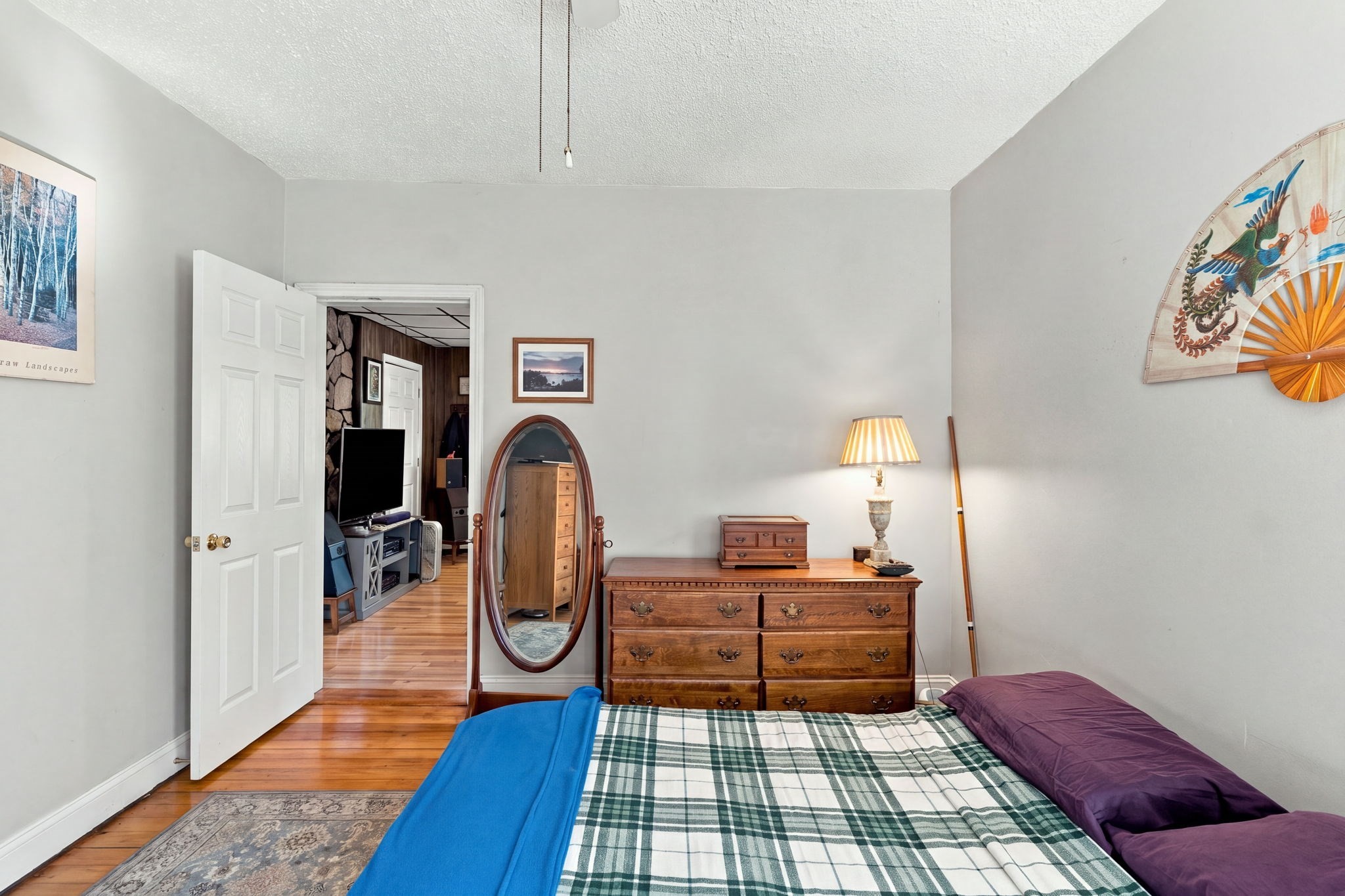 562 Newport Ave