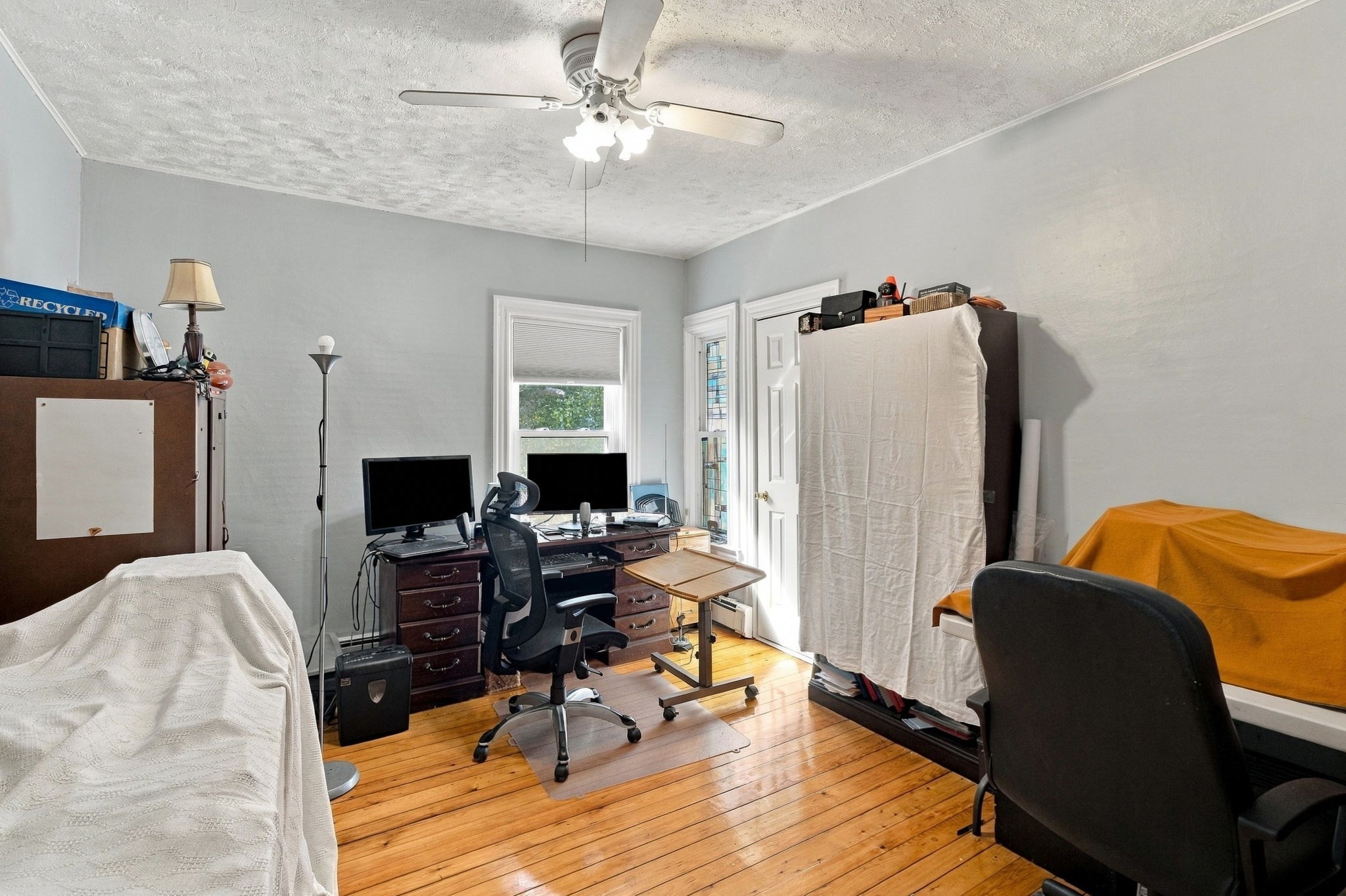562 Newport Ave