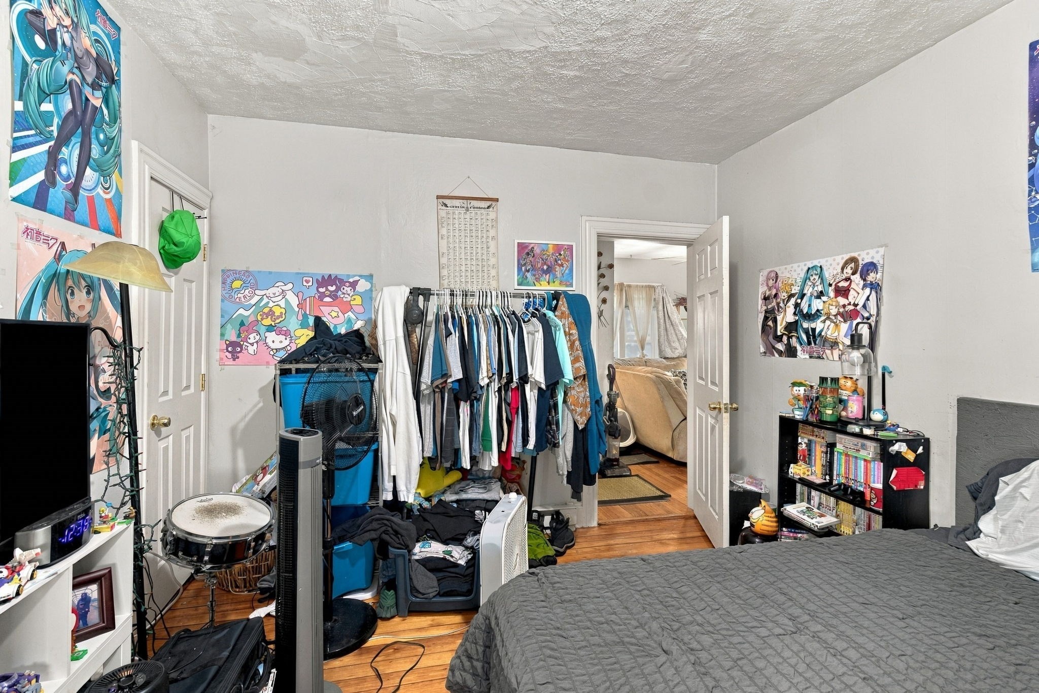 562 Newport Ave