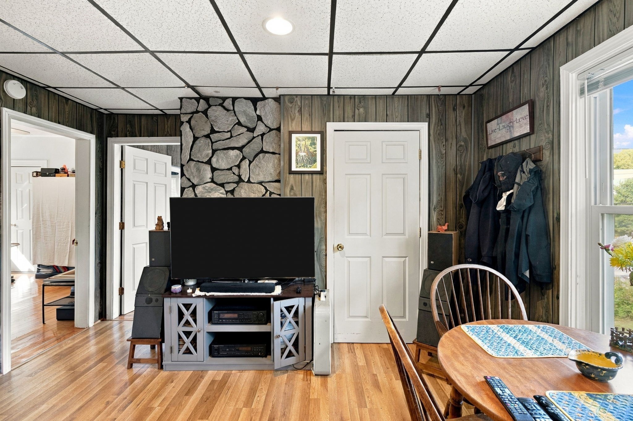 562 Newport Ave