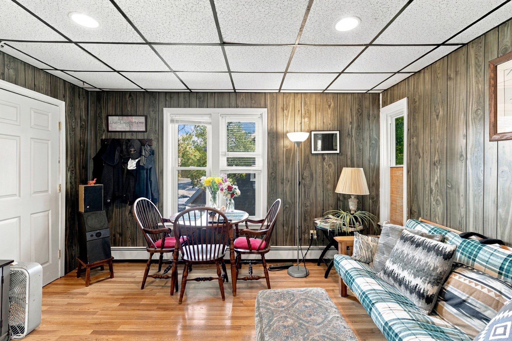 562 Newport Ave