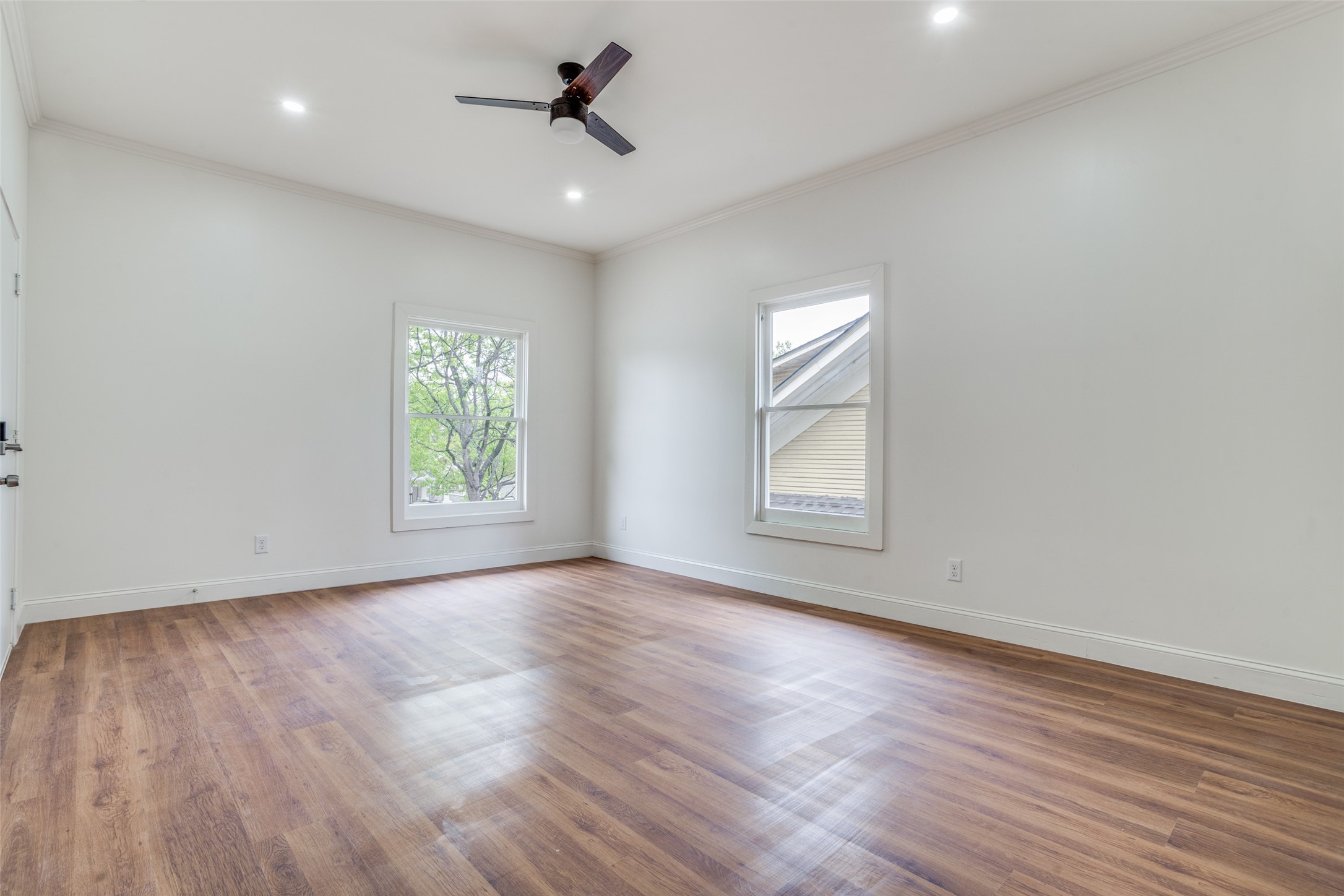 305 S Willomet Avenue