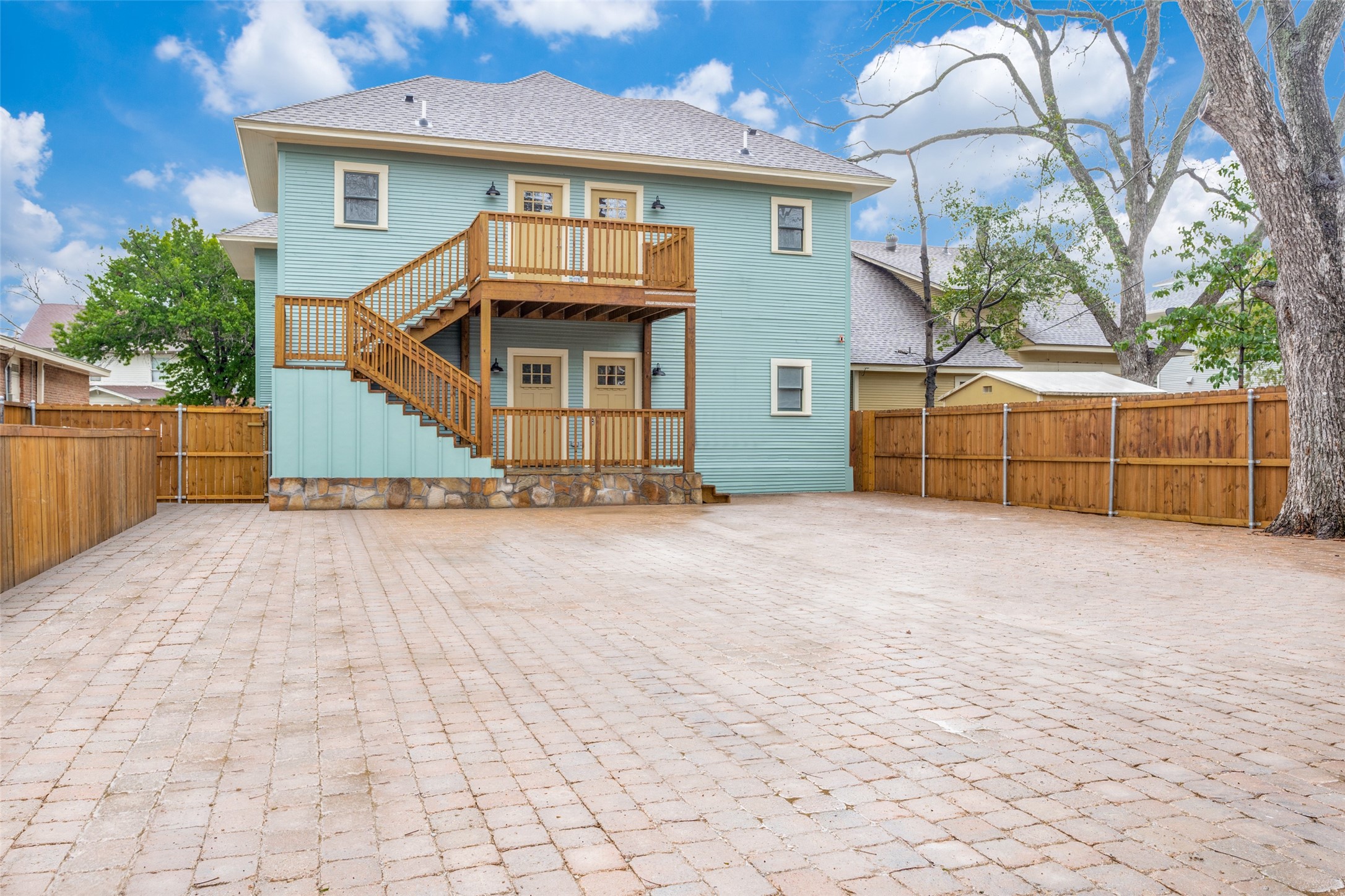 305 S Willomet Avenue