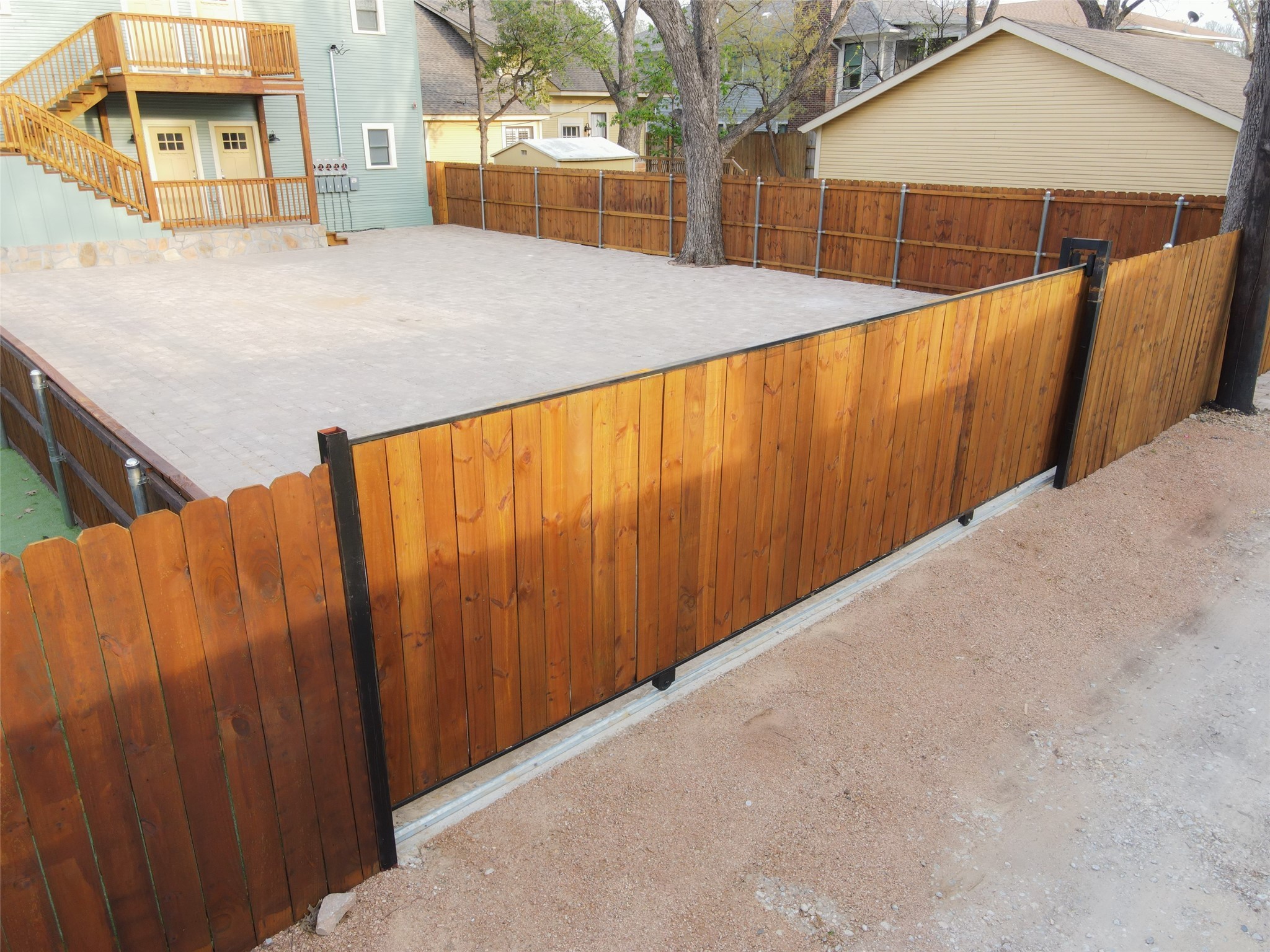 305 S Willomet Avenue
