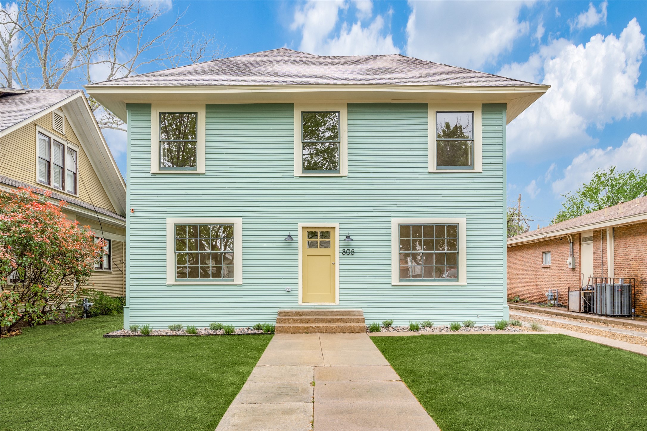 305 S Willomet Avenue
