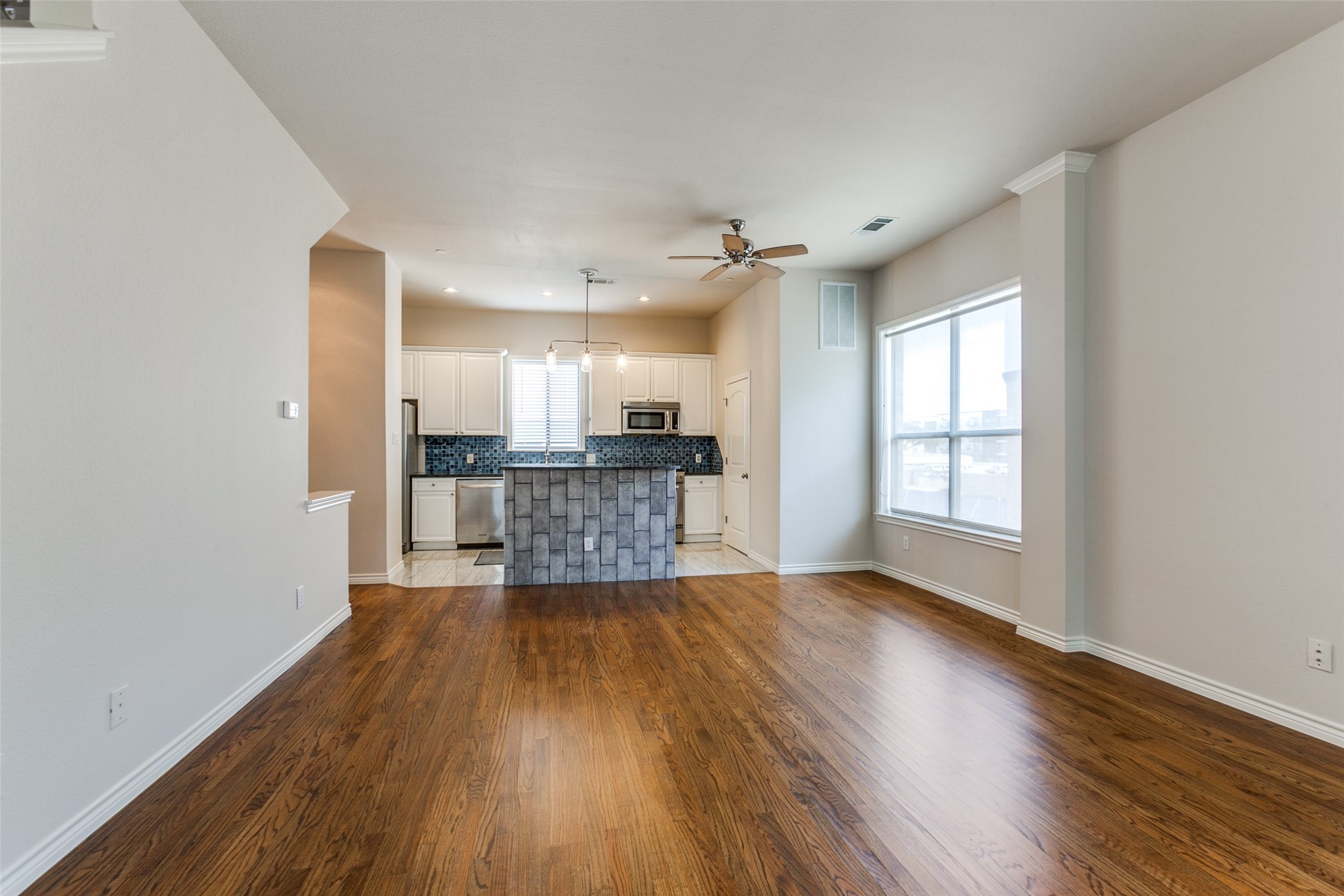 13900 Noel Road 18