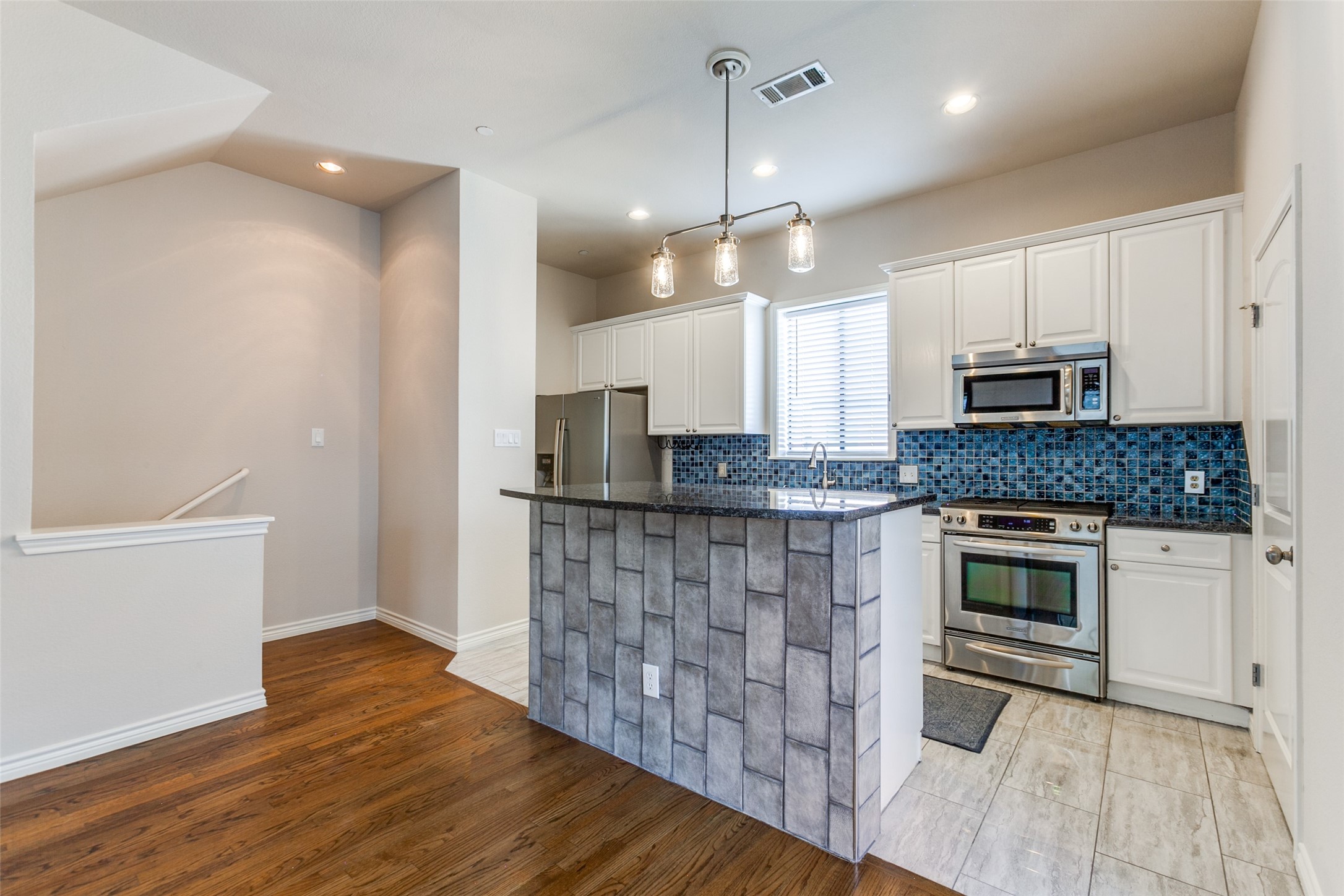 13900 Noel Road 18