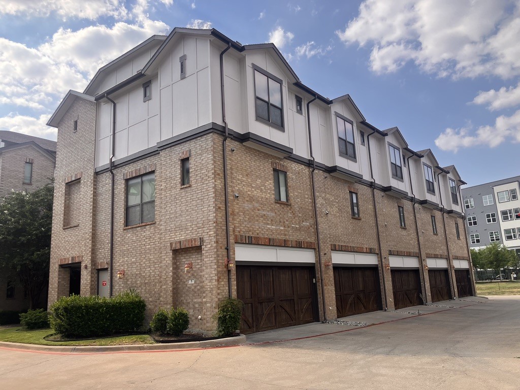 13900 Noel Road 18