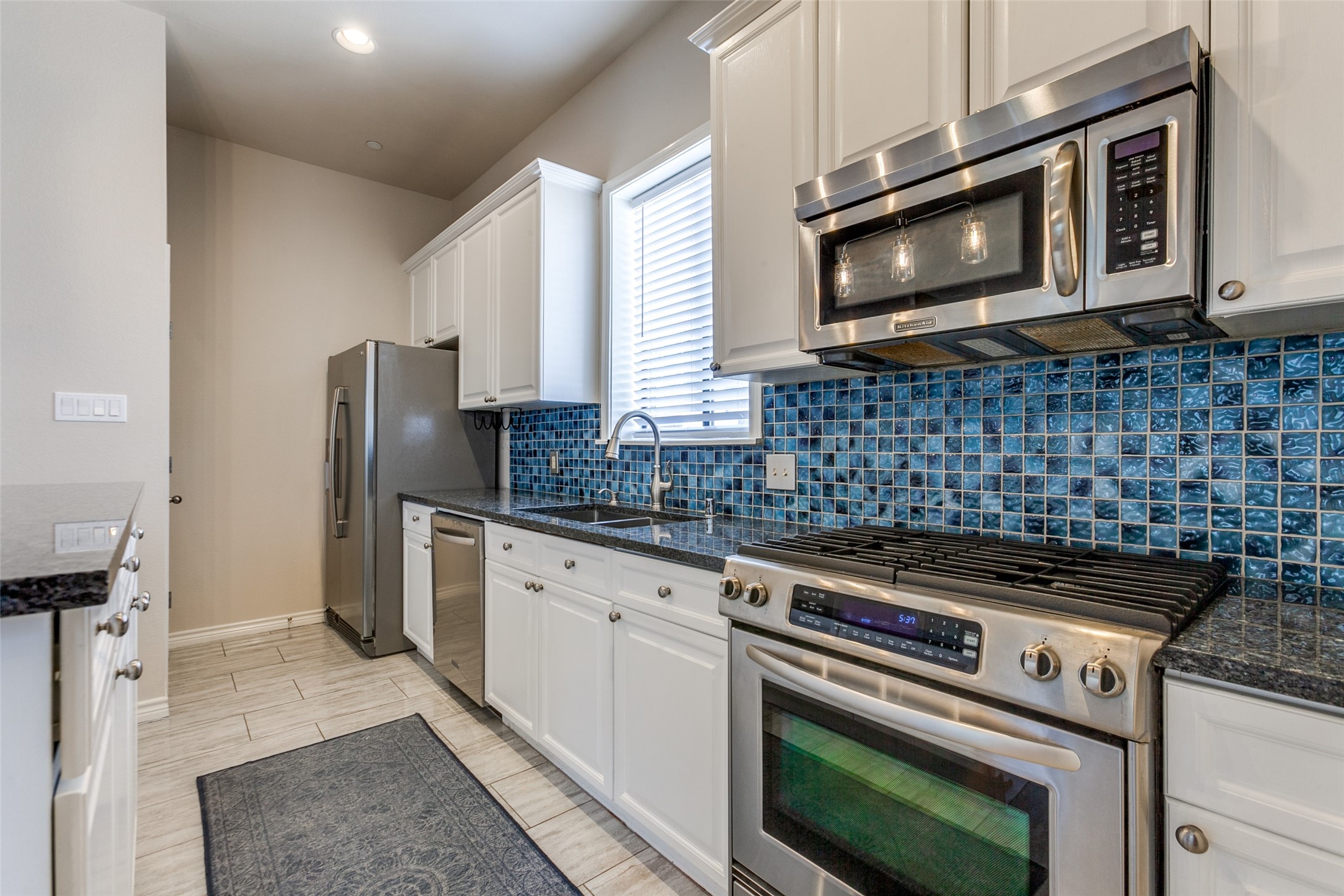 13900 Noel Road 18