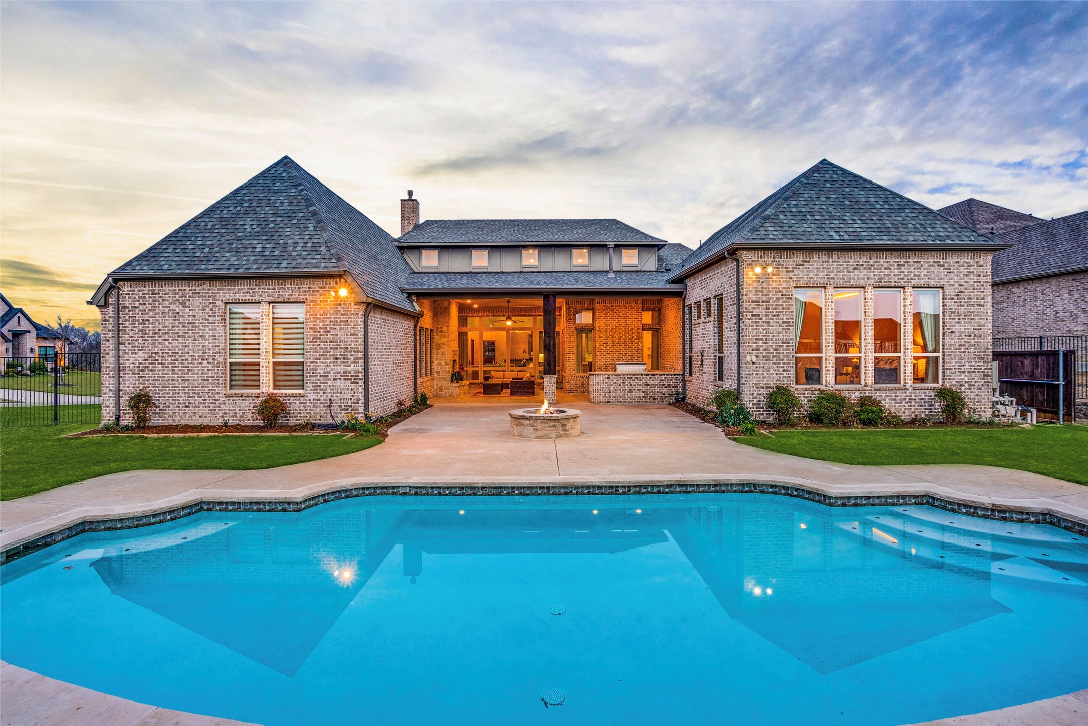 402 Lakeshore Boulevard