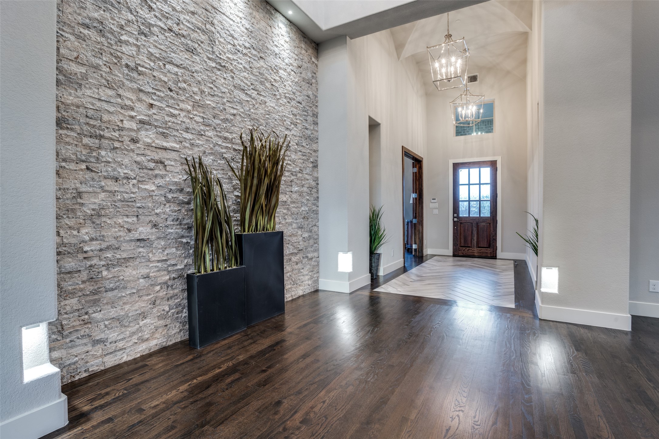 402 Lakeshore Boulevard