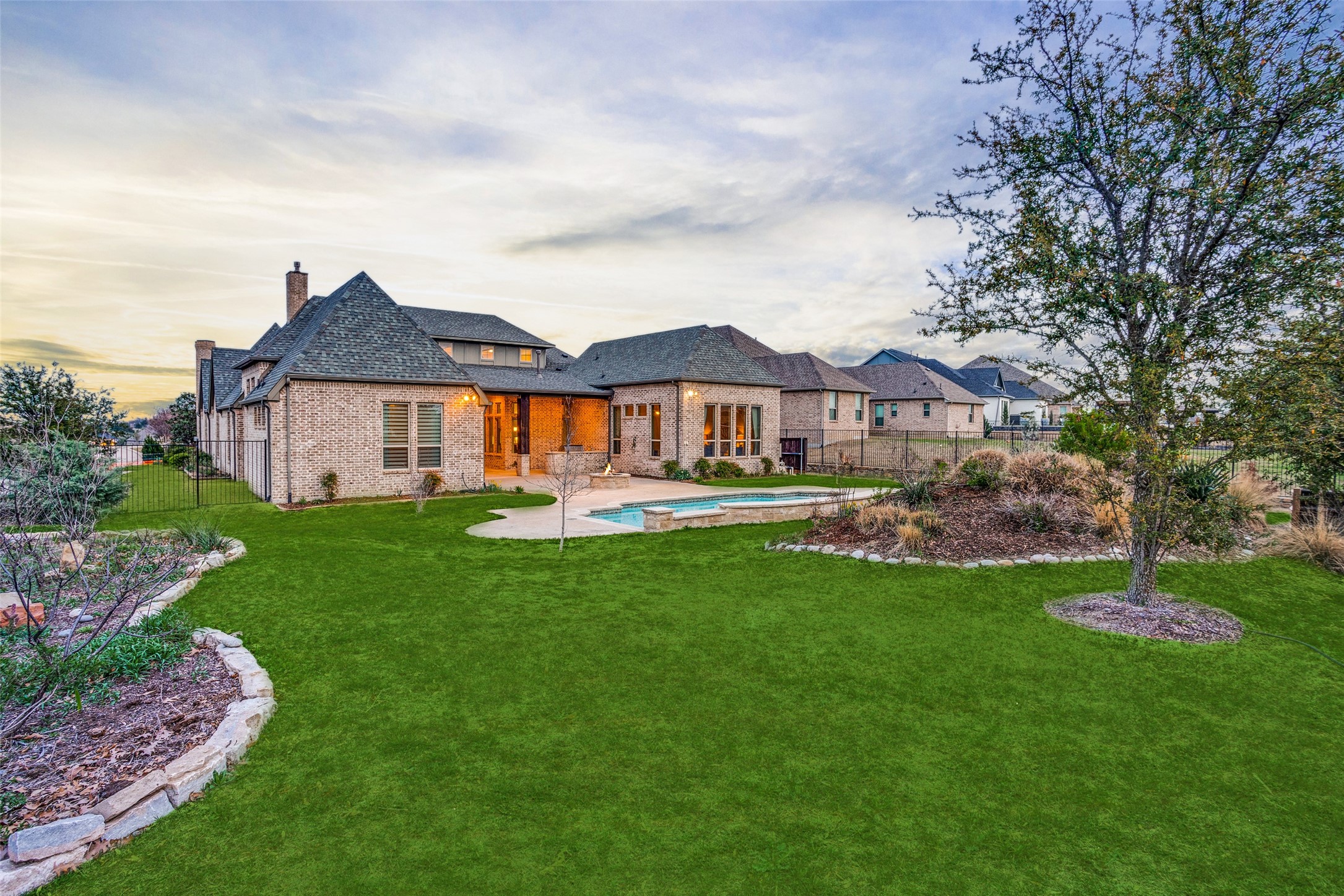 402 Lakeshore Boulevard