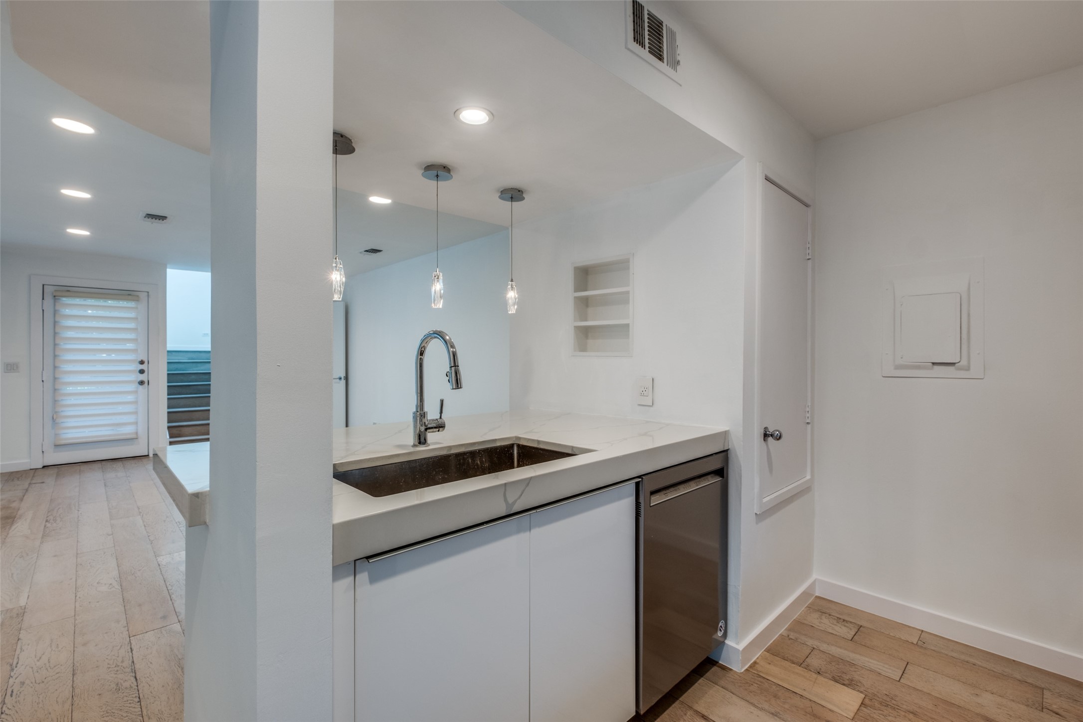 4231 Travis Street 11