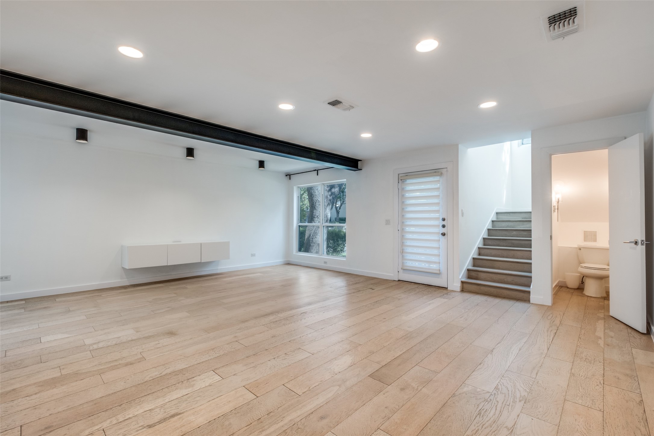 4231 Travis Street 11
