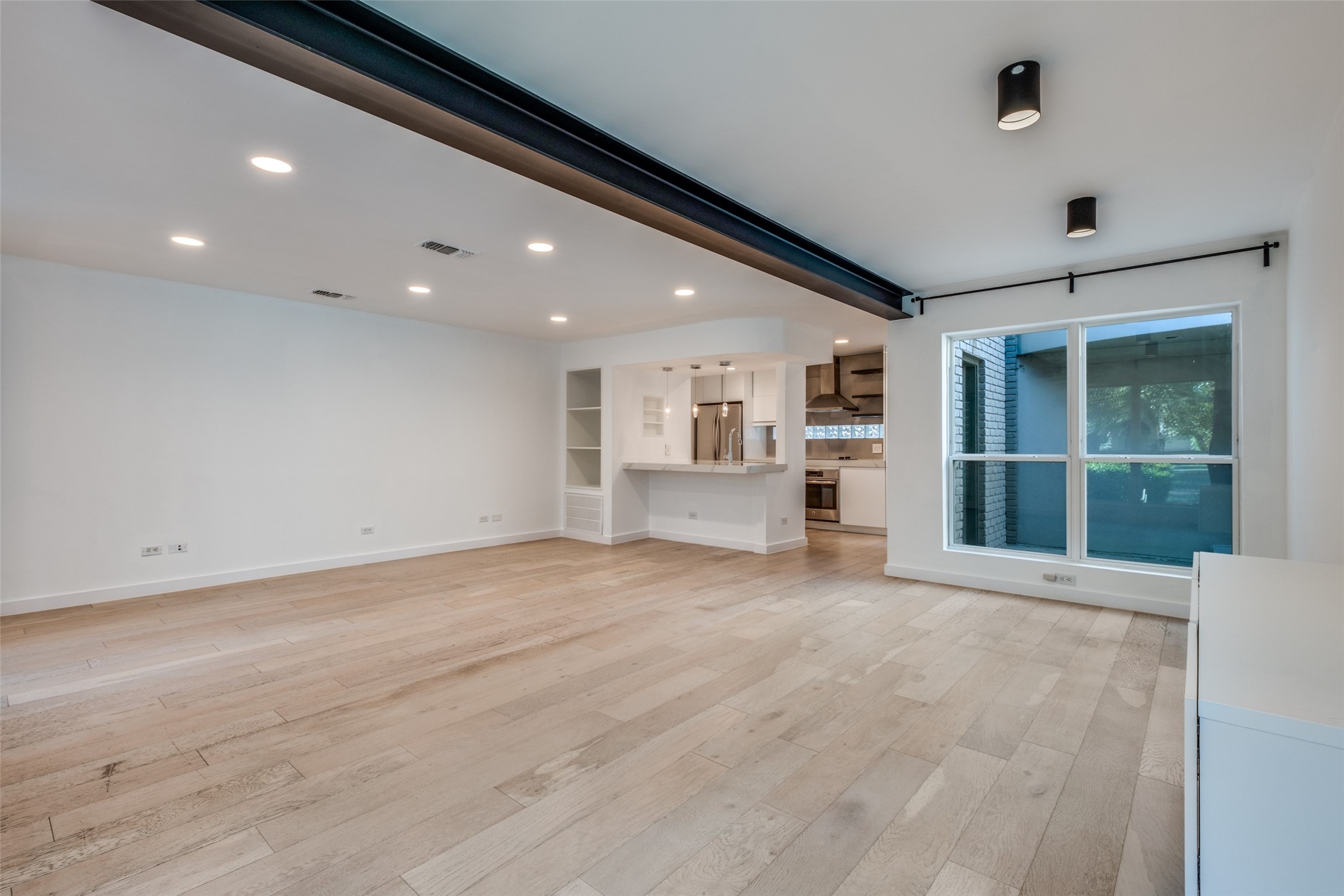 4231 Travis Street 11