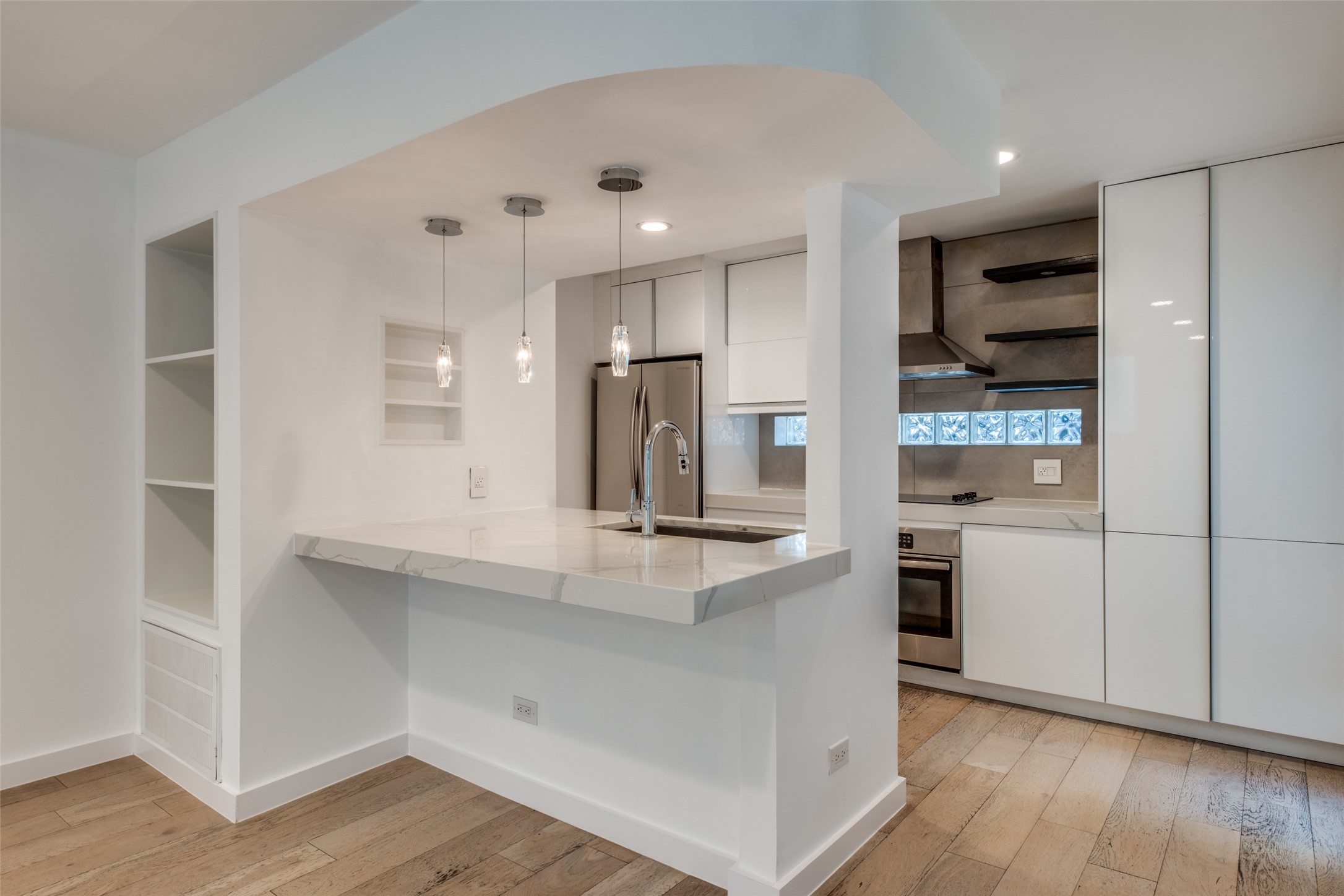 4231 Travis Street 11